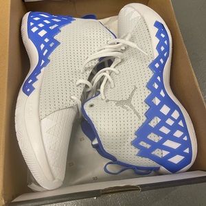 Brand new in the box Nike Jordan jumpman diamond MID TB